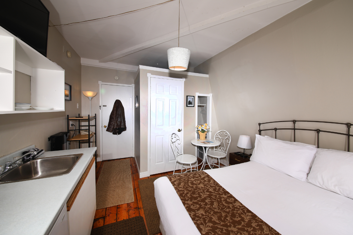 Sir Edward Palmer Suite 9