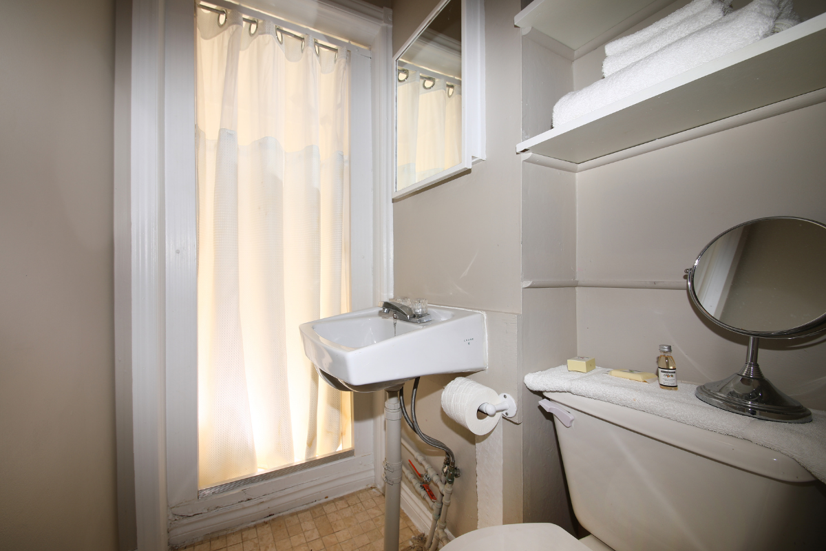 Sir Edward Palmer Suite 9